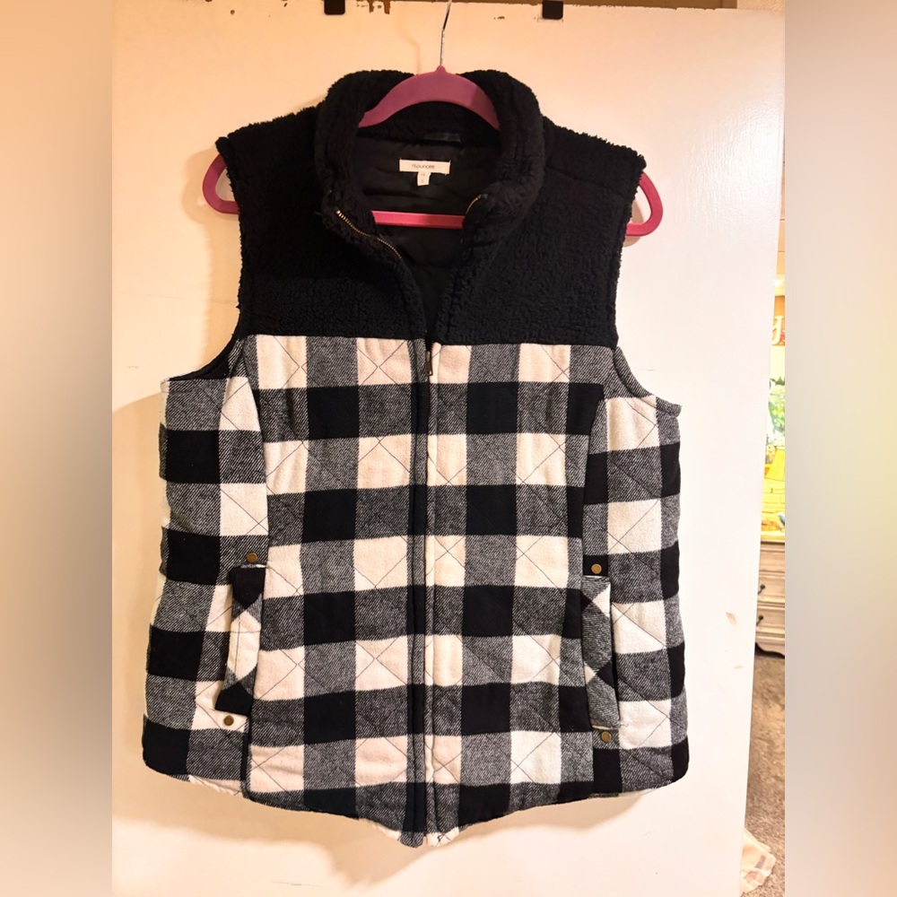 🛑SOLD 🛑Plaid Black and White Womens Vest